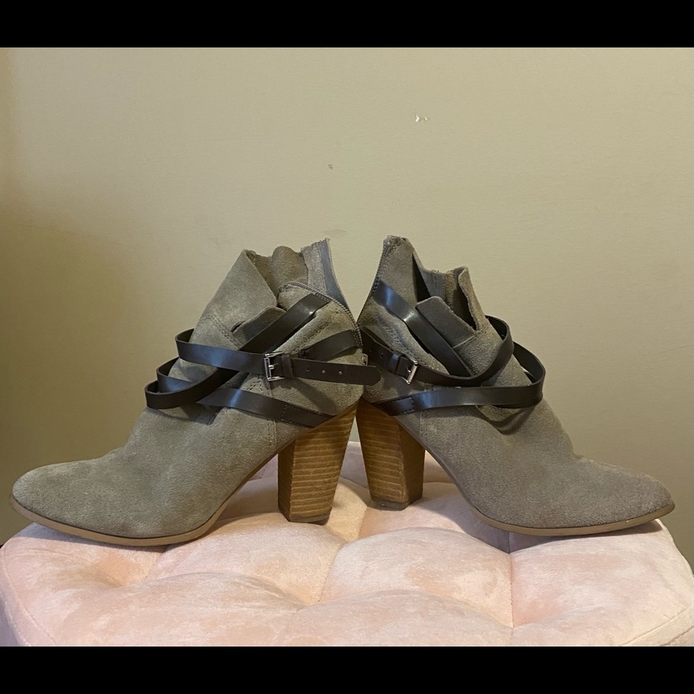 Perfect for fall brown short boots by Carlos Santana